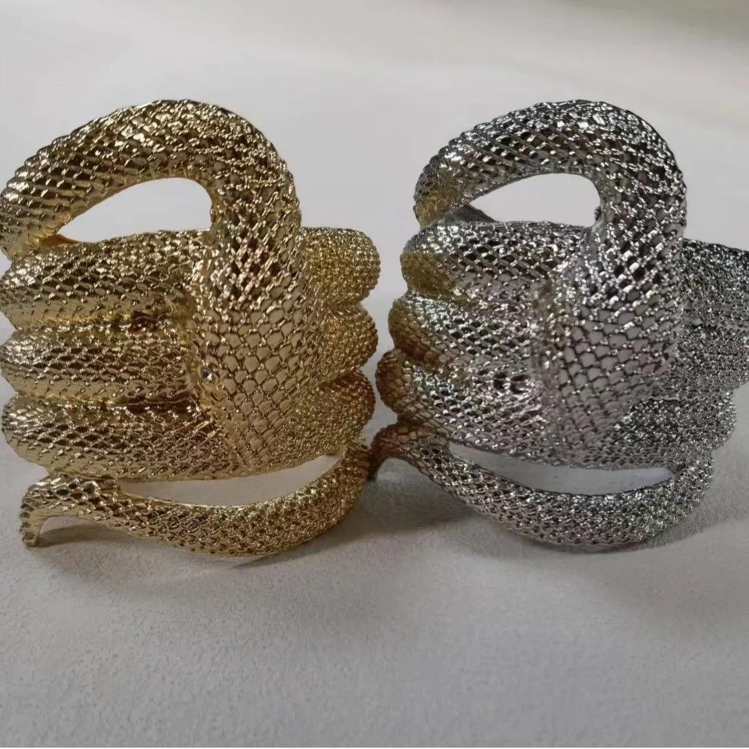 

Retro-style Heavy-duty Snake-shaped Bracelet Is a Fashionable Multi-layered Bracelet one size(17-20cm)