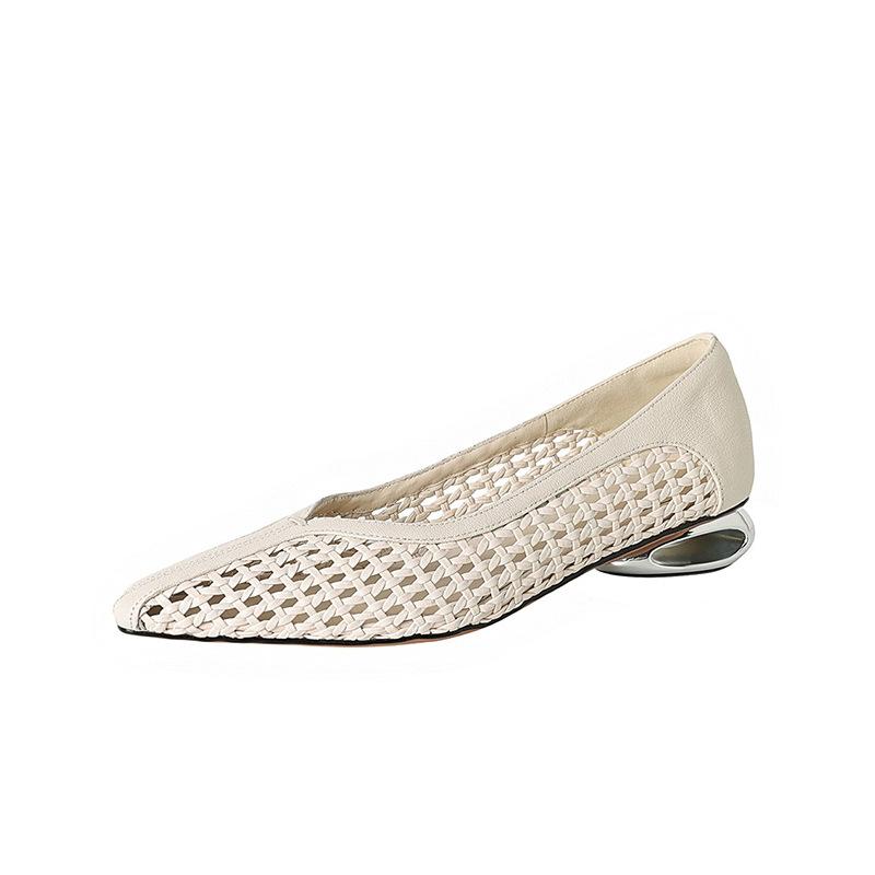 Französische gewebte Retro-Hollow-Light-Mund-Einzelschuhe Nische Leichter Luxus Spitz V-Mund Weiche Sohle Bequeme Mode Mutter Schuhe