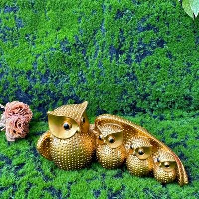 Mamma gufo protegge il piccolo gufo, materiale in resina di alta qualità, questo prodotto celebra l'amore materno, adatto per l'ufficio.