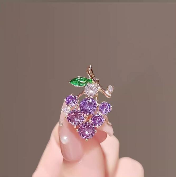 Spilla Uva Cristallo Zircone Viola Verde per Donna Spilla Frutta Carina Spilla per Risvolto Giacca da Abito Distintivo Accessori Gioielli Abbigliamento