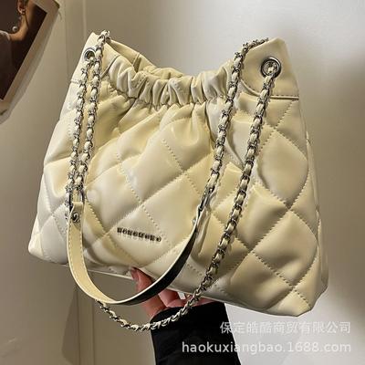 Fashion Large-capacity Bag Women's New Xiaoxiangfeng Diamond Chain Bucket Bag 2025 Autumn and Winter Premium Shoulder Bag