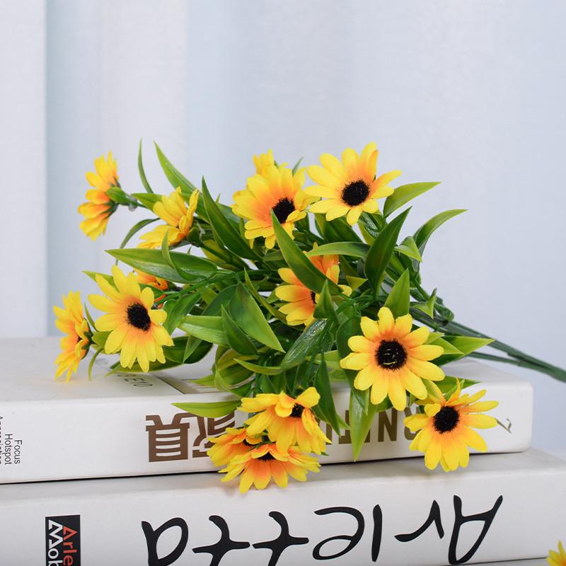 Artificial Small Daisy Flower Arrangement With Handcrafted Technique For Event And Home Use