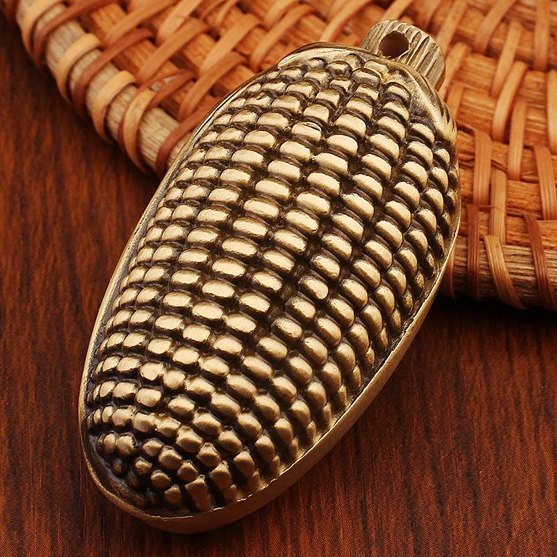 

Brass corn hand handle with hand rope metal creative play hand twist plate can play corn play pieces full of gold and jade