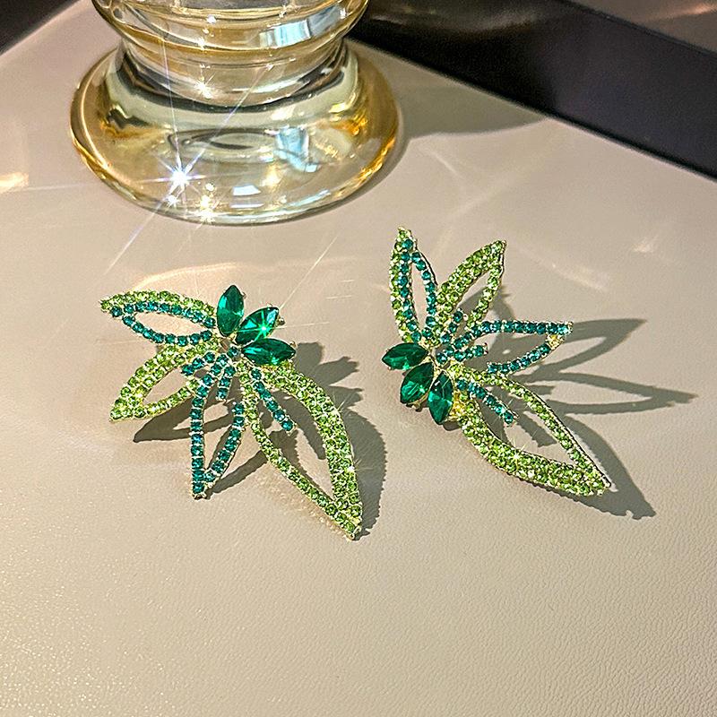 

Модні сережки-краплі для жіночих прикрас рожевий