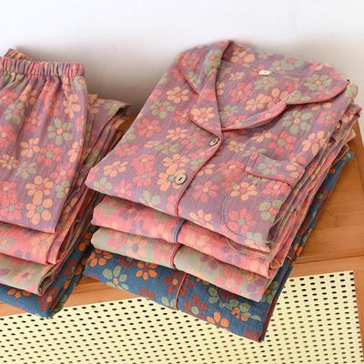 Damenpyjama mit ethnischem Blumendruck - Langärmlig, Reine Baumwolle, Doppellagiger Musselin, für Frühling und Herbst - Perfekt für Frauen mittleren und höheren Alters.