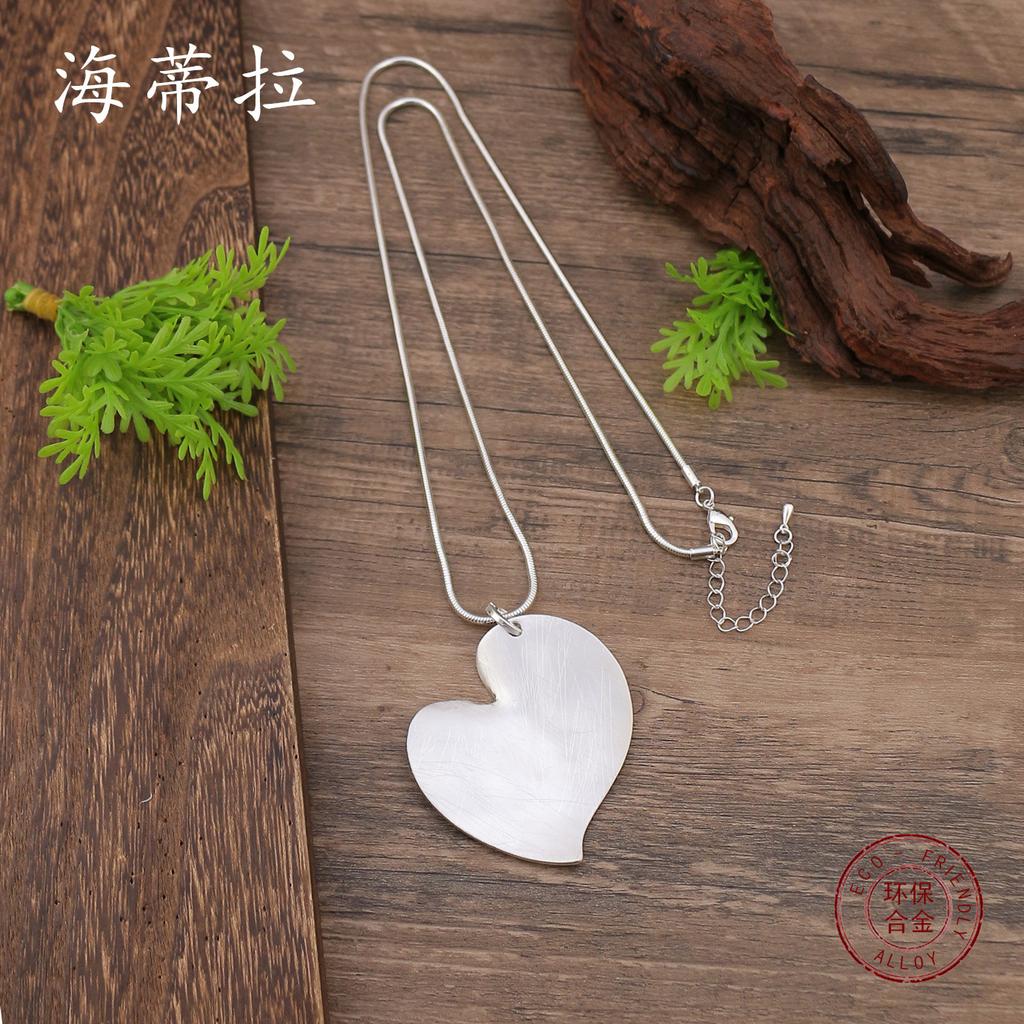 New brushed love snake bone chain long necklace, women's exaggerated brushed heart-shaped long sweater chain