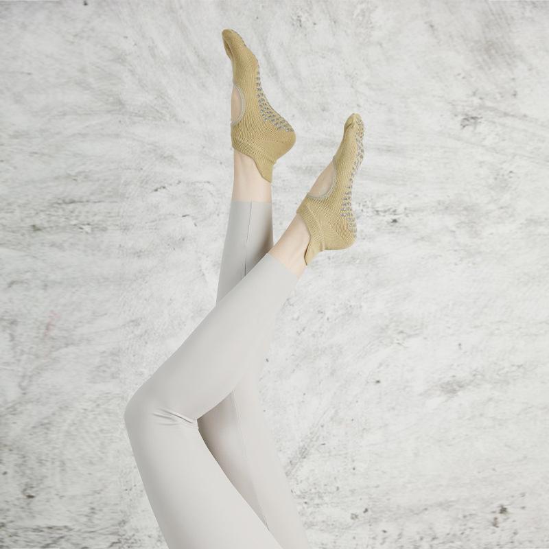 Women's Non-Slip Split Toe Yoga & Pilates Socks - Sweat-Absorbent Cotton, Fall/Winter