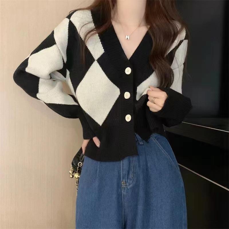 Small short outer rhombus v-neck knitted cardigan women's autumn loose long-sleeved sweater small coat top
