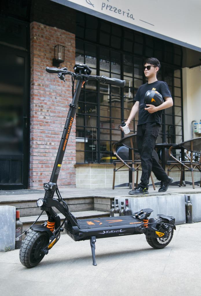 KuKirin G2 Max 2026 Faltbarer E-Scooter für Erwachsene Nennleistung 1000W Spitzenleistung 1200W Bürstenloser Motor 48V 20,8Ah Akku 60-70 km Reichweite 10 Zoll Off-Road Luftreifen