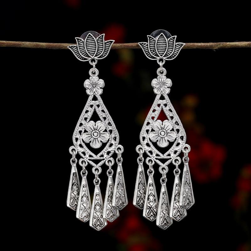 Retro Personalized Tibetan Silver Fringed Stud Earrings Long Temperament Versatile Earrings Exaggerated Metal Vacation Earrings Women