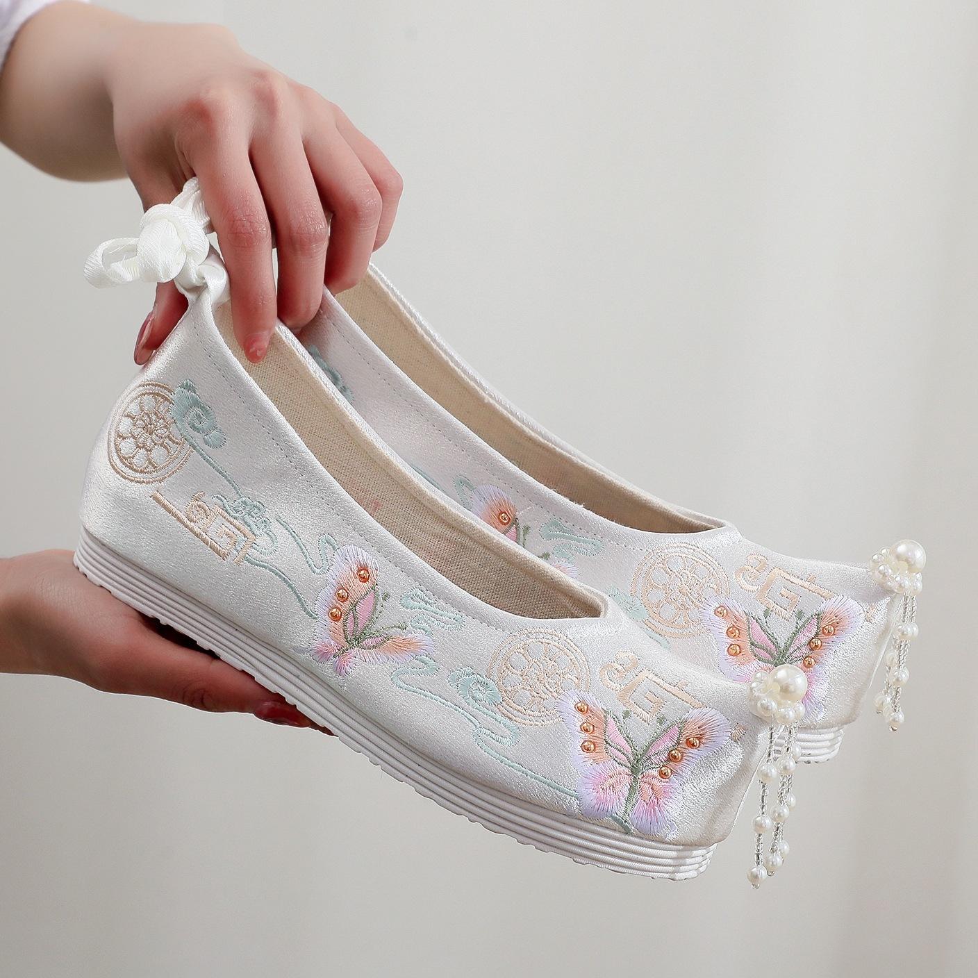 

Весенне-летние новые антикварные туфли Ханфу с внутренней платформой, туфли с загнутым носком, вышитые женские туфли, жемчужные туфли для старинной одежды 39 белый