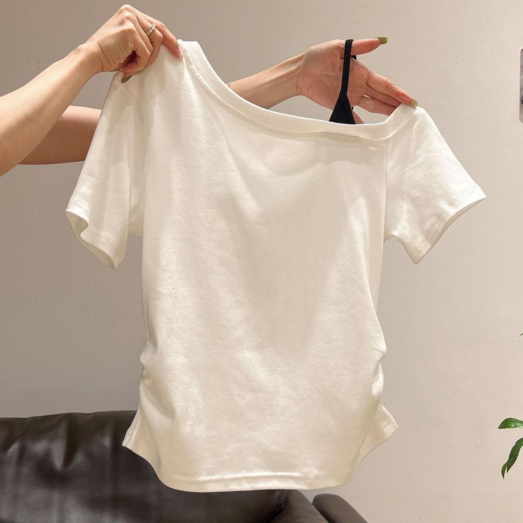 Women's Slim-Fit Spicy Girl One-Shoulder Letter Print Top, Short Sleeve, Fake Two-Piece, Perfect for Summer Commutes.