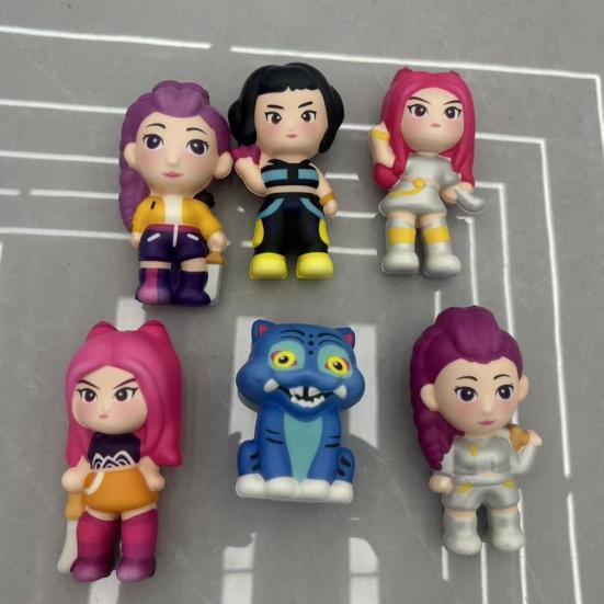 Anime Quetschspielzeug Langsam aufsteigende Figur Weiches Fidget Toy mit süßem Charakterdesign Tragbares Stressabbau-Entspannungs-Gadget für Fans Sammler