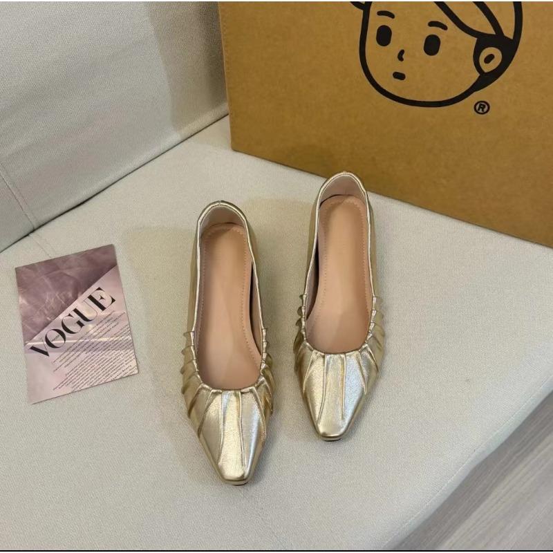 

The inner height is increased by 5cm, and the new square head has a word with silver folds. Mary Jane single shoes for women 33 золотой