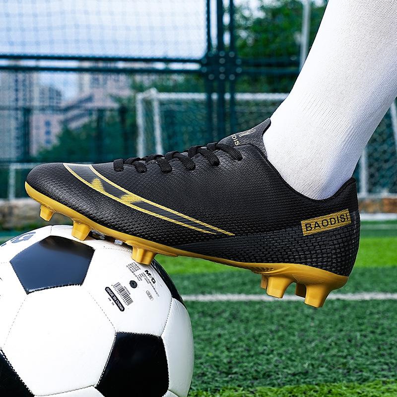 Large size low-top football shoes, youth and students lightweight game training shoes, medium and large children's long broken nail sports shoes