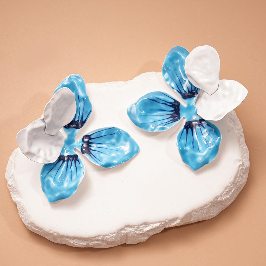 

Digadagu Metal Flower Petal Dangle Earrings New Women s Simple Exaggerated Earrings Party Zircon Accessories синій