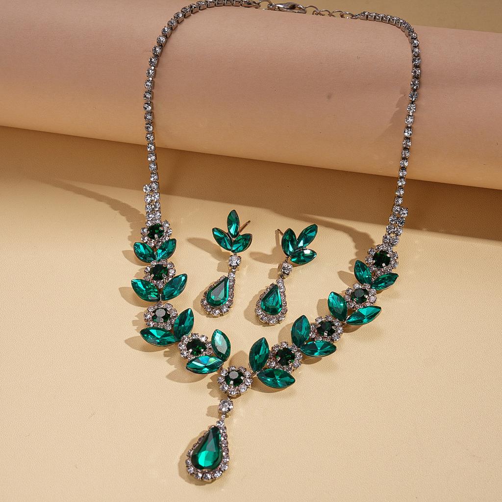 Two-piece set of diamond-encrusted flowers, leaves, water drop stud earrings, necklace, court style light luxury necklace