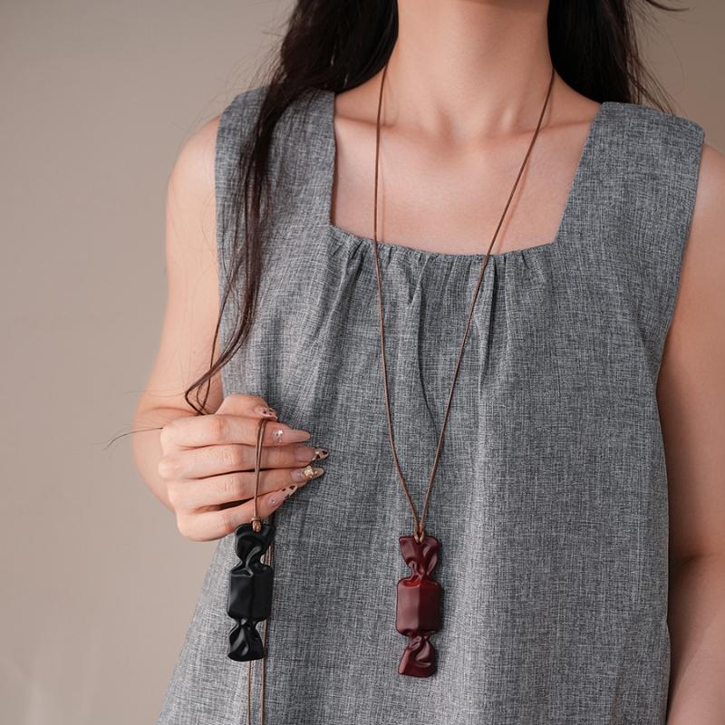 Resin Candy Love Pendant Necklaces For Women Retro Long Sweater Chains Simple Cute Pendant Necklaces Jewelry Accessories Gift