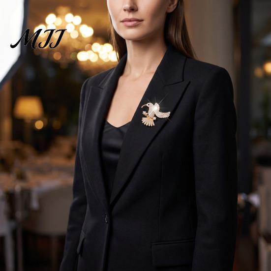 Women Bird Jewelry Rhinestone Hummingbird Brooch, Flying Lapel Pin, Golden Plated Accessory for Clothing Scarf Hat Polished Alloy Brooch