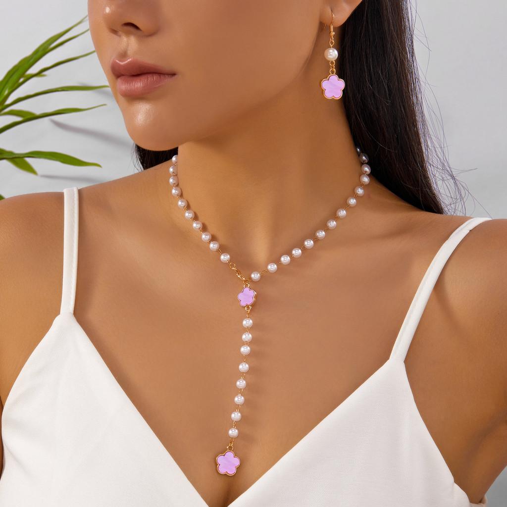 Elegant Ladies Jewelry Pack With Geometric Flower Shape Designs And Pearl Accents For Daily Wear