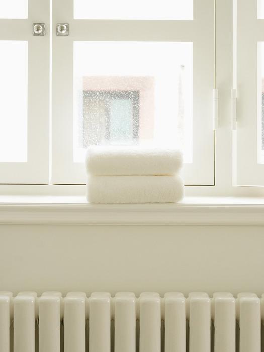 

CLAUMAN 1981 1P Signature Hotel Towel _White white