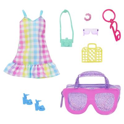 Barbie Gehen wir zusammen Ausgehen kariertes Kleid und Zubehör-Set, Verkleidepuppe & Haus, Puppenkleidung & Zubehör-Set für Kinder ab 3 Jahren, Rosa, HRH50