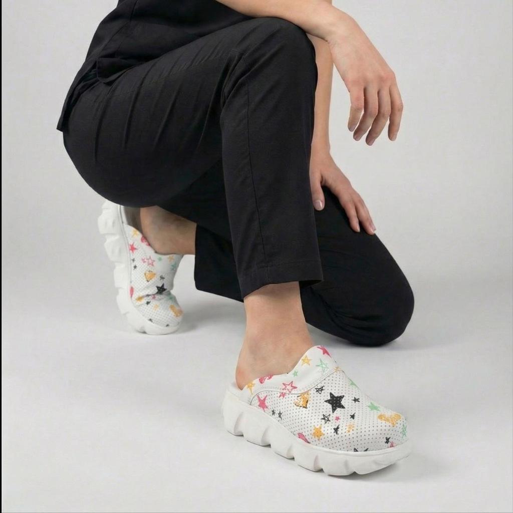Women Light Sole Medical Clogs Sabo Hospital Shoes Non-Slip Slipper Nurse Doctor Midwife Surgical Sandals