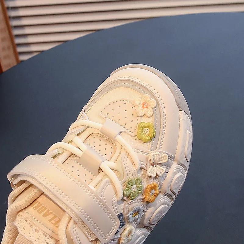 Kids Princess Shoes Thick Soft Sole Trendy Girls Sports Shoes Sweet Embroided 2024 New Fashion Children Sneakers with Flowers