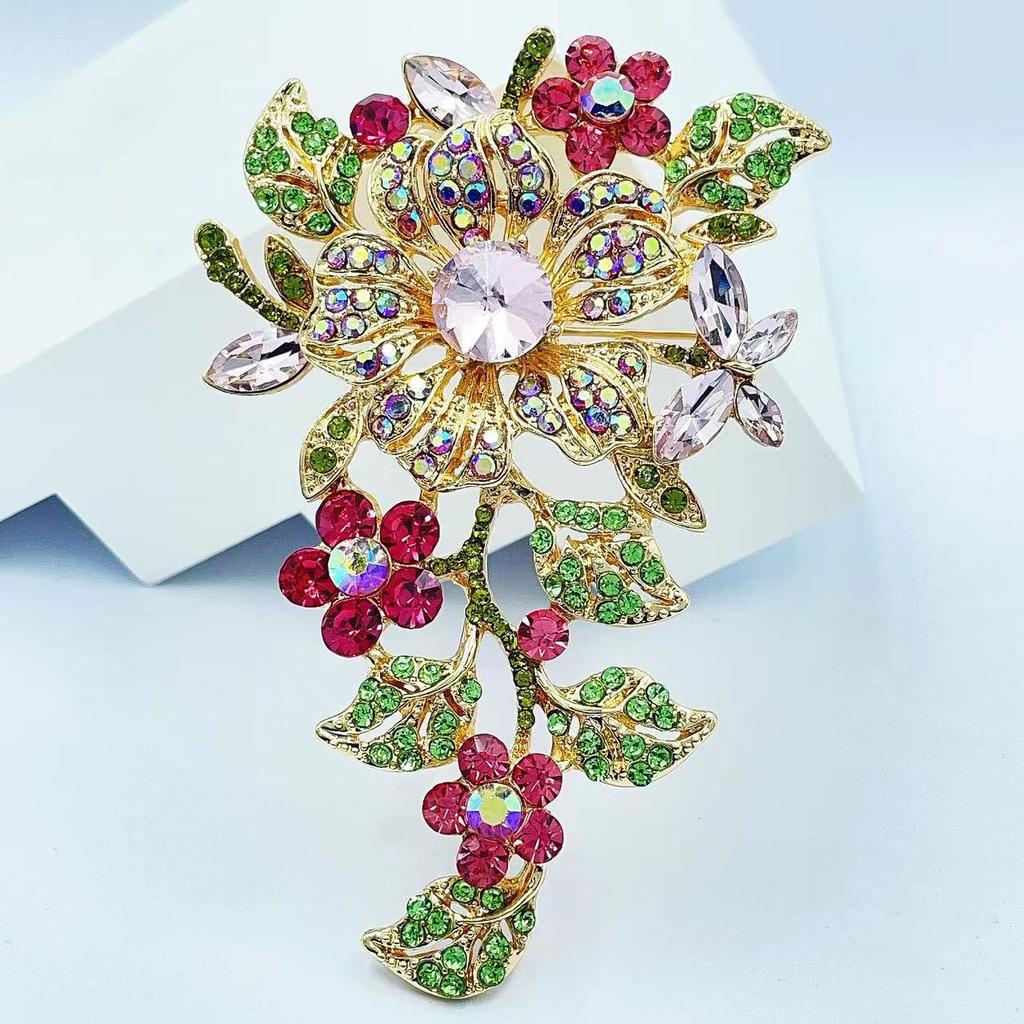 High-end New Flower Women's Brooch Luxury Court Crystal Retro Temperament Brooch Fashion Versatile Brooch