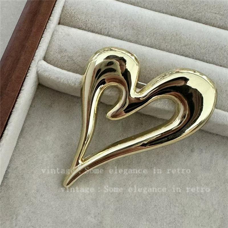 Spilla medievale alla moda Spilla di nicchia Vintage Camelia Perla Spilla Leggera Lusso Di Alta Qualità Piccola Spilla Profumata Stile Femminile