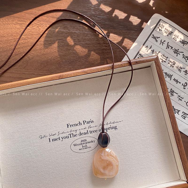 Autumn and winter Maillard coffee color smudge long necklace sweater sweater chain accessories