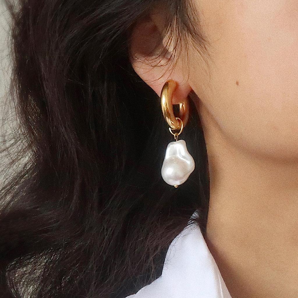 Hypoallergene Designer Barockperlen-Ohrringe Trendige Edelstahl 18 Karat Goldbeschichtete Statement-Creolen Damen