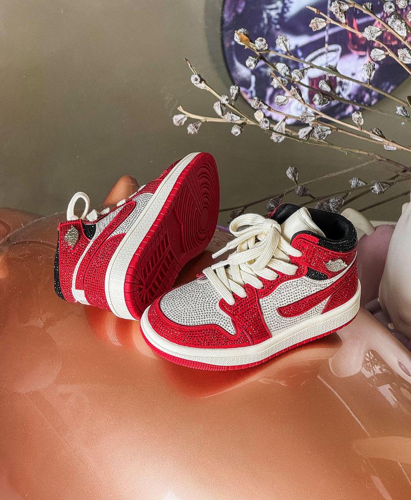 Jarní dětská móda 2026 Červené vysoké tenisky s kamínky
