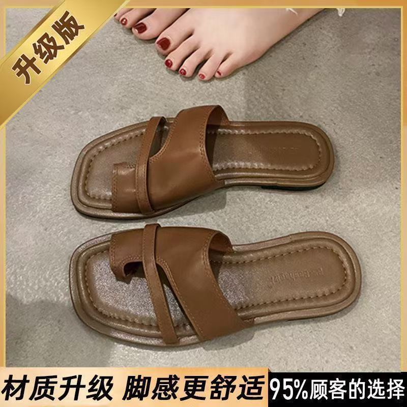 

Design sense niche flat shoes cool slippers women s shoes summer wear beach shoes toe slippers women s 40-41 [One size smaller]