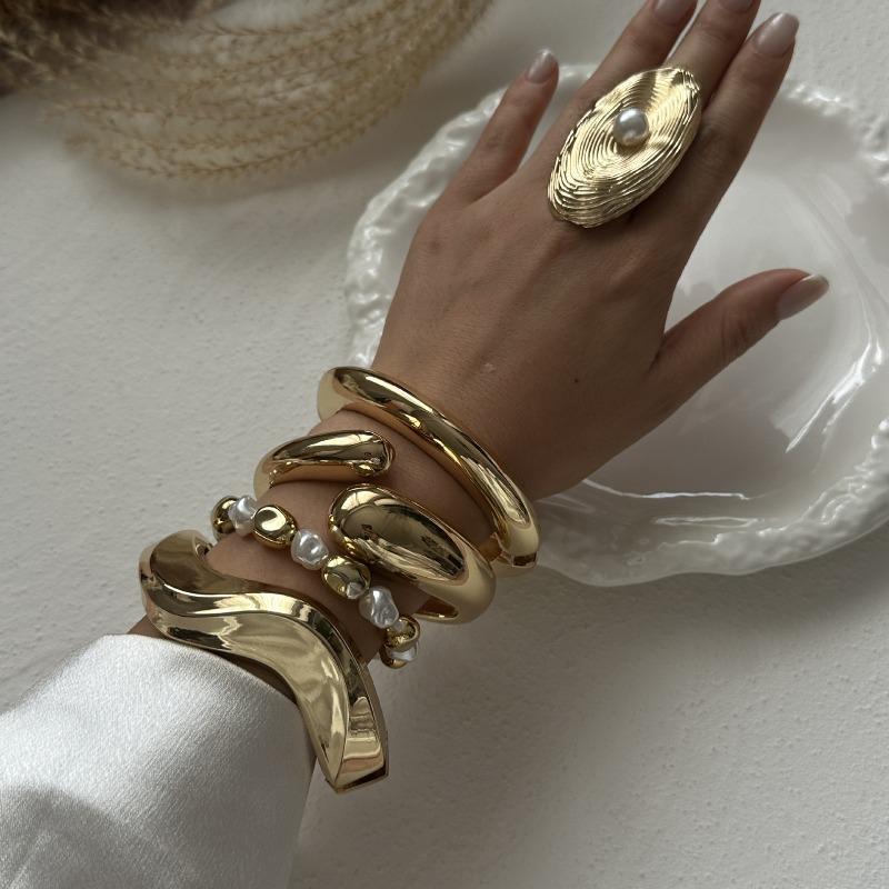 Meter Sense Fashion Trend Alloy Smooth Water Drop Hug Bracelet, Irregular Hollow Winding Ring