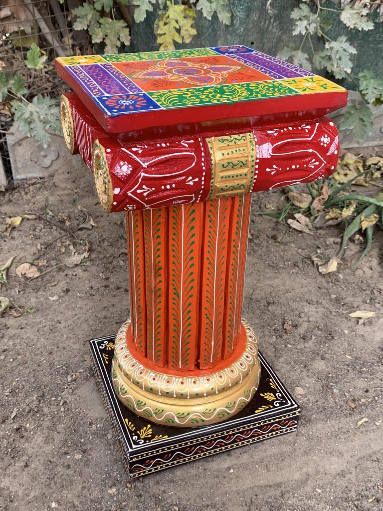 Handbemalte hölzerne Chowki Sockeltisch | Indischer Volkskunst Statuenständer