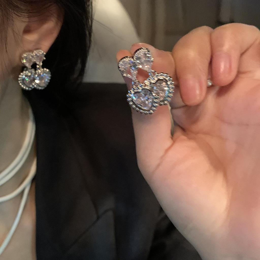 Würziges Mädchen Ohrklemme & Ohrstecker Set: Nischen-Kalter Stil für Frauen, Herbst/Winter 2023