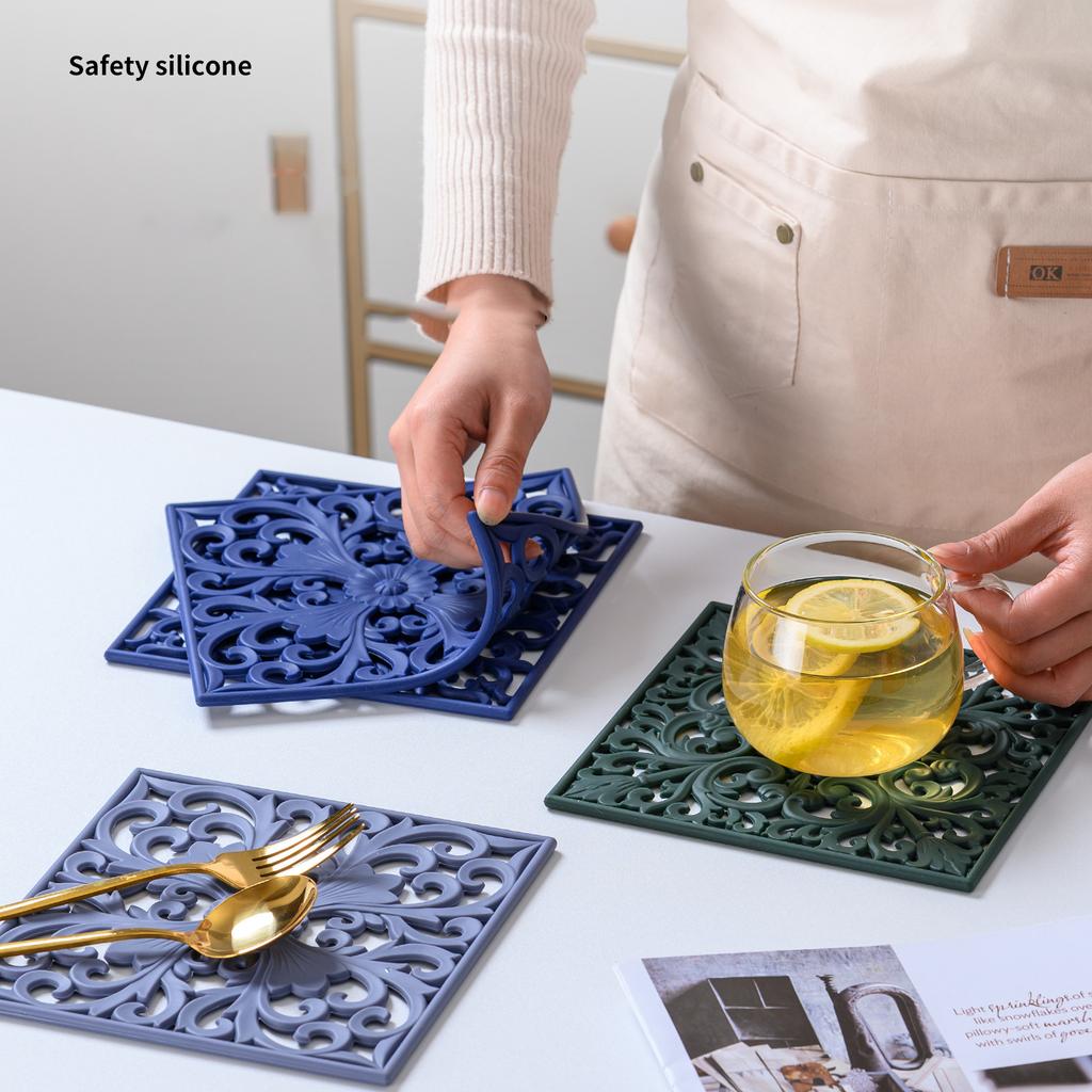 3Pcs/Set 18x18cm Scald Preventing Pot Holder Silicone Pad Hollow Flower Heat Insulation Square Mat