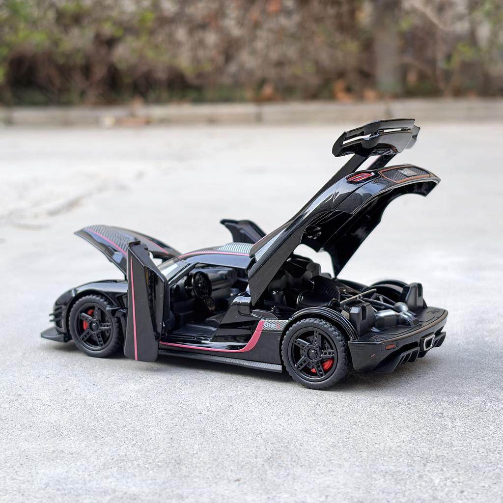 Koenigsegg One1 Alloy Car Model Realistic Supercar Sound Light Return Toy Car Display Piece High Quality Collectible Model