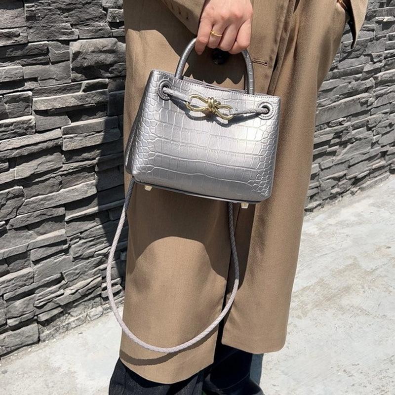 2026 New Leather Women's Bag Fashion Trendy Crocodile Pattern Stone Pattern Woven Butterfly Buckle Commuter Tote Small Bag Cross-border