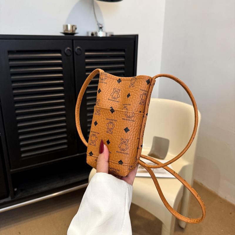 Korean Version of Popular Women's Shoulder Bag Cute Bear Foreign Gas Printing Bucket Bag 2025 New Mini Mobile Phone Bag Women