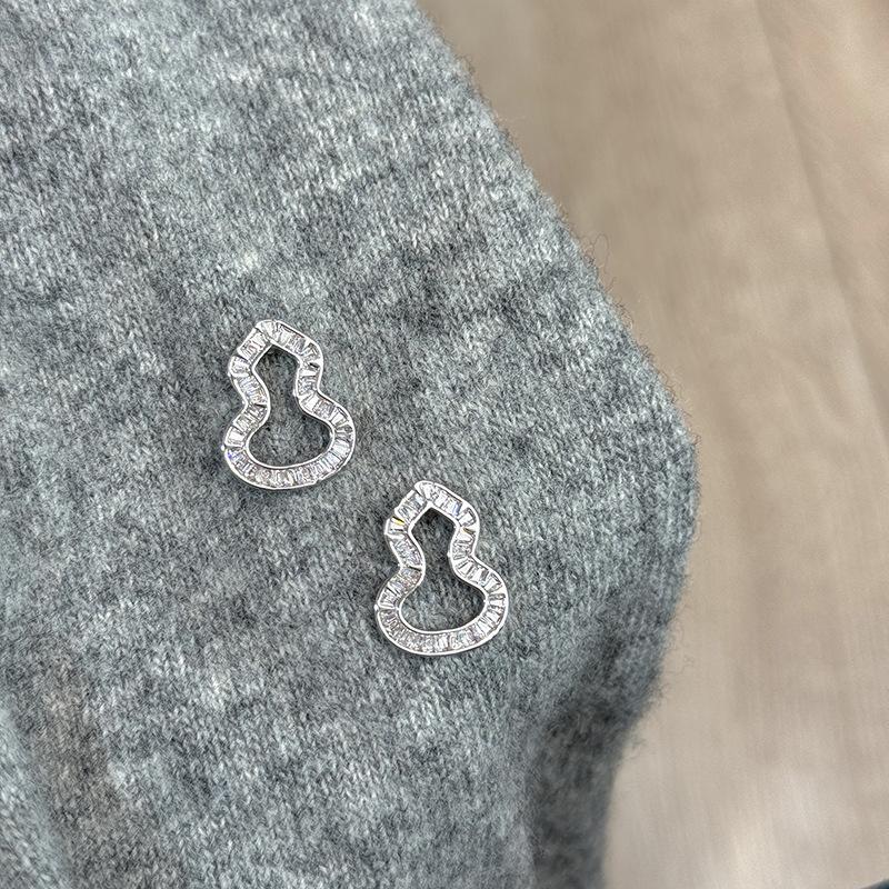 

New Chinese zircon hollow gourd earrings light luxury high sense retro temperament earrings new срібний