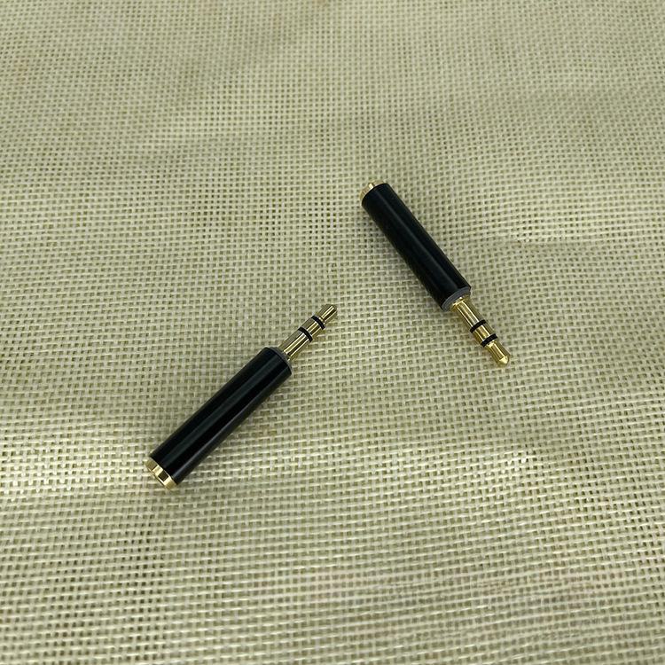 3,5mm audio adaptér: 4dílný konektor (samice) na 3dílný (samec) pro počítače, telefony, konverzi mikrofonu, klip na obojek, živé vysílání