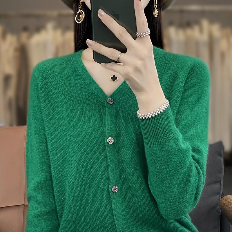 

Осень и зима новая первая линия готовой одежды кардиган с V-образным вырезом женский трикотажный свитер с длинным рукавом свободный и тонкий свитер для нижней одежды бесшовный свитер XXL изумрудный