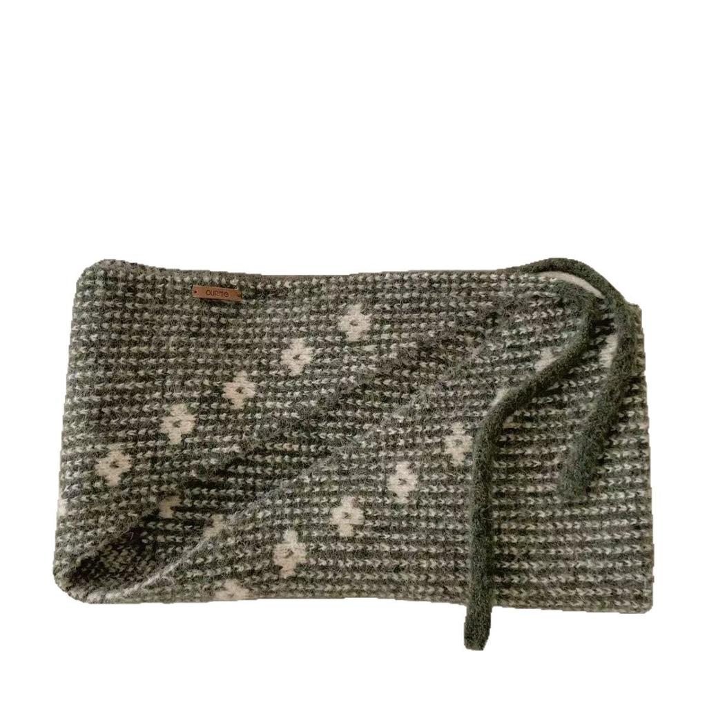 Korean atmosphere knitted jacquard triangle scarf shawl women's autumn and winter wear fashion warm versatile scarf