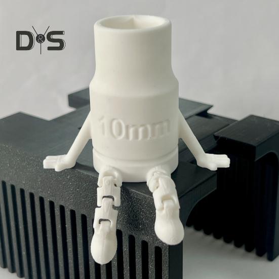 Socket Buddy, 3D-gedruckte Steckdosenfigur mit beweglichen Beinen, Schreibtischdekor, Stifthalter, Geschenk für Mechaniker und Heimwerker