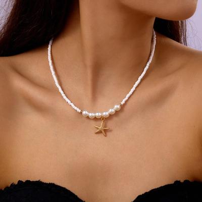 Bohemian Náhrdelník s přívěskem Hvězdice z rýžových korálků pro ženy Ručně vyráběný Imitace perly Barevný korálkový choker Letní plážové šperky
