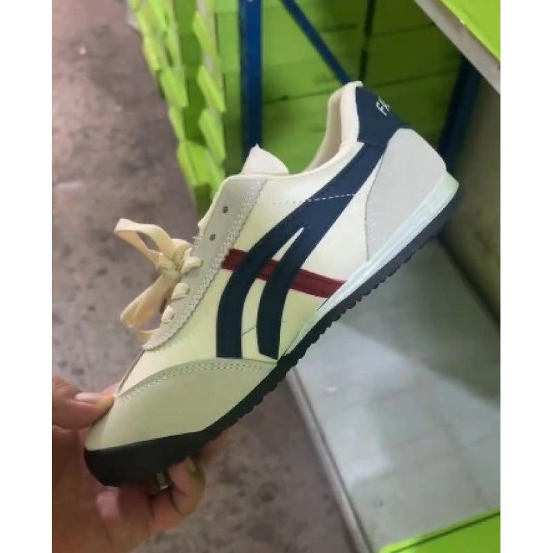 

Retro American flat-soled Forrest Gump shoes women s 2024 winter new fashion moral training shoes student casual sports shoes The size is one size smaller
