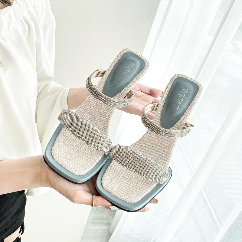 

Outer slippers, new women s high-heeled cool slippers, square head, one font, and two shoes to wear. 34