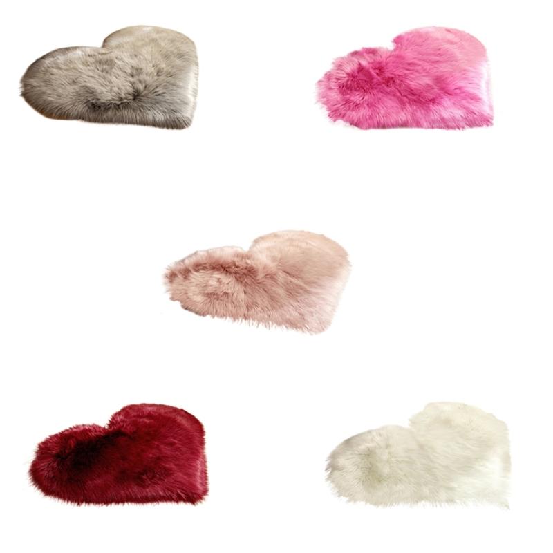 Soft Fluffys Fuzzy heart-Shape Area Rugs, Antiskid Luxury Plushes Faux Fluffys Carpets for Children Playroom Living Room